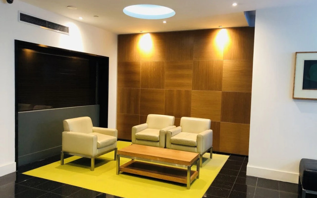 C You 2BR Spacious Apt South Melbourne