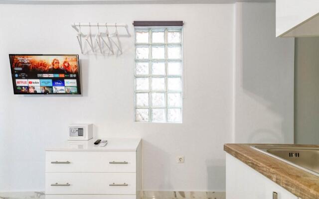 Lux studio 11 with yard in the heart of Athens