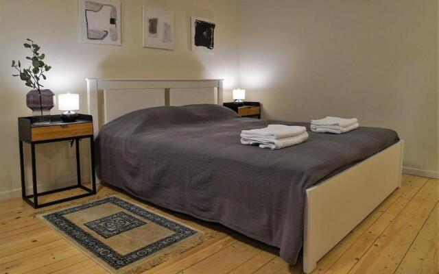 CENTRALLY LOCATED cosy studio