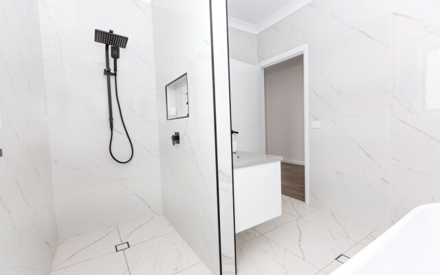 Two Ten Luxury CBD Accommodation