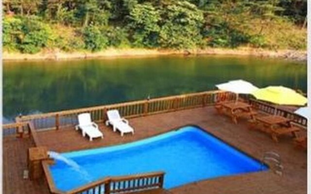 Attimua Guesthouse & Pension