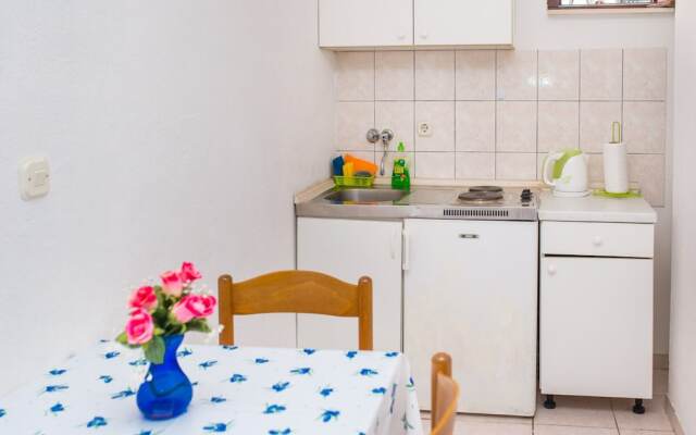 Studio Next to the Beach w Terrace and Parking