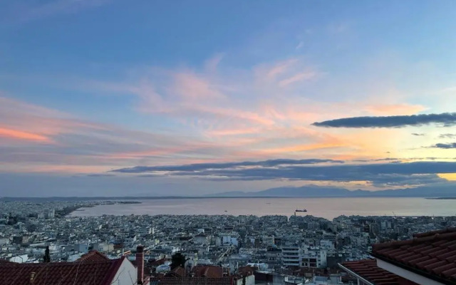 Stunning city view apt & parking space at Old town