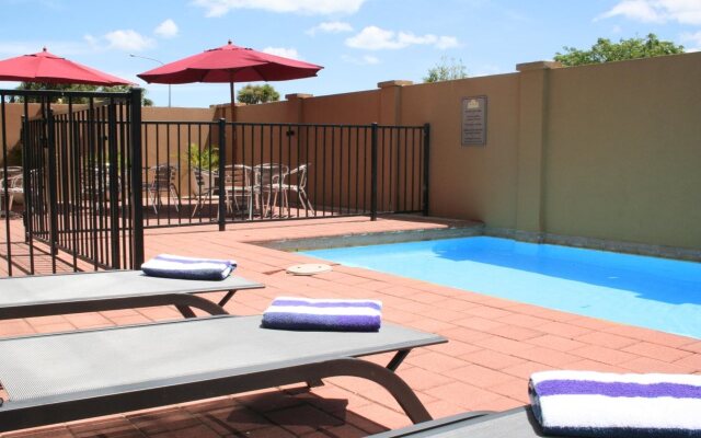 Ventura Inn & Suites Hamilton
