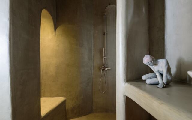 Oia Treasures Art Suites