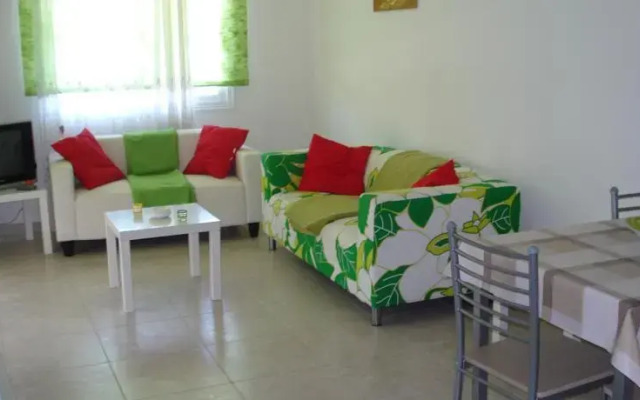 Melpo Court