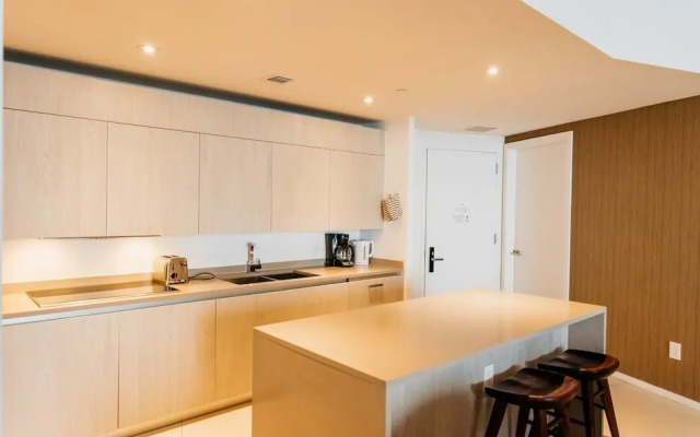 Luxury Condo with Spectacular Ocean View
