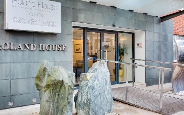 Simplistic Studio in London with Jacuzzi