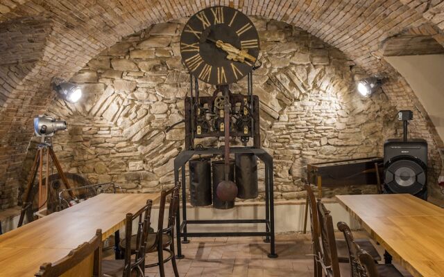 The Throne Boutique Hotel