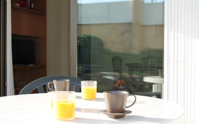 Apartamento Bellamar con terraza y piscina