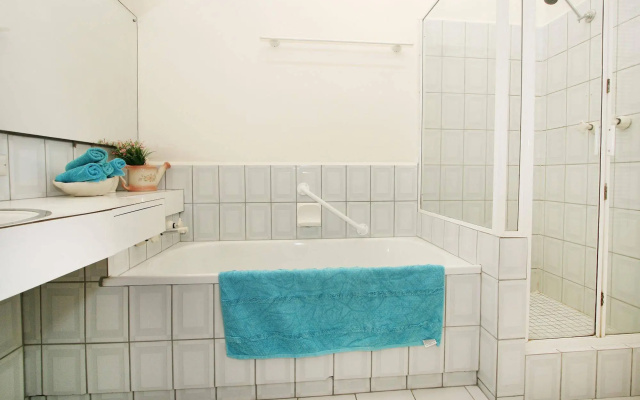 Wattle Holiday Rental – Bathroom – Melbourne