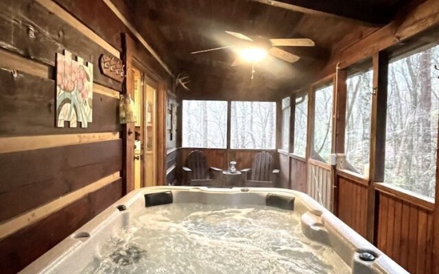 Leave the Stress Behind!- Private hot Tub, pet and Motorcycle Friendly, let Peace and Nature Surround You! 2 Bedroom Home by Redawning