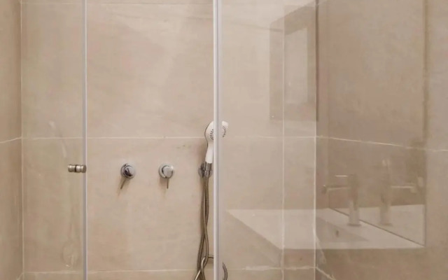 Renovated Large 3Rm Apartment 5 Min From The Beach