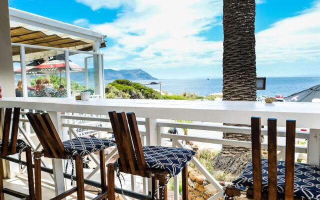 Boulders Beach Hotel, Cafe and Curio