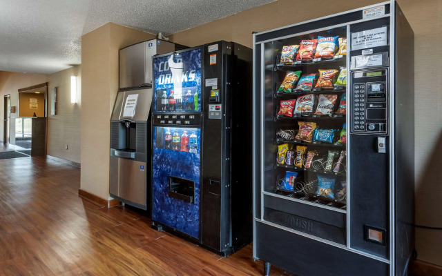 Quality Inn & Suites Warren