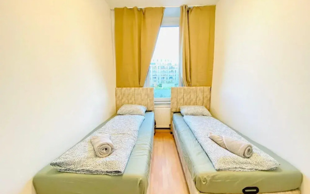 Rooms in Cozy 4BR Shared Apt Central