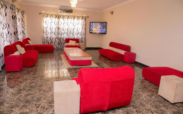 Glitz Cloud 9 Suites