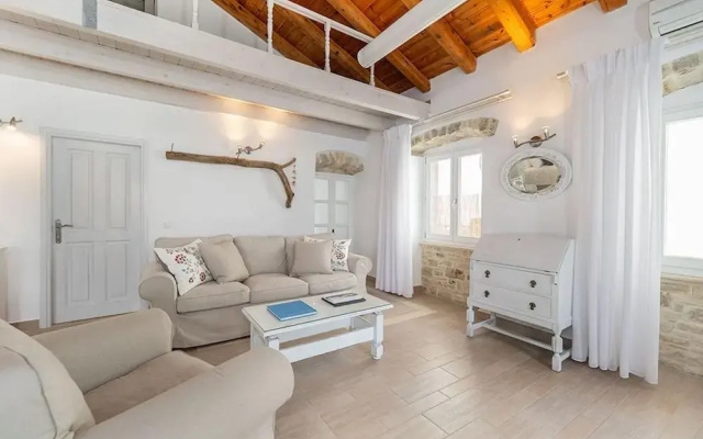 The Harbour House - Waterfront 1 Bedroom Suite