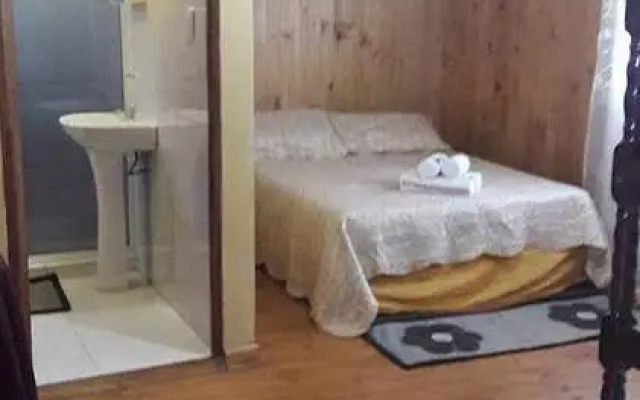 Residencial Azaleas Place Guest House