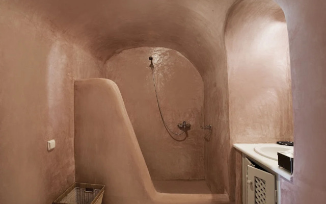 Neema Maison Finikia Santorini