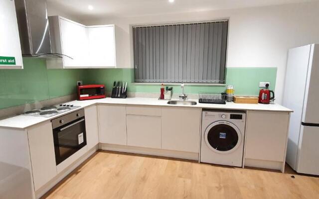 Garland Stylish Apartment 2 In Greater London