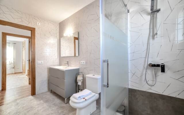 Villa - 4 Bedrooms with Pool and WiFi - 104984
