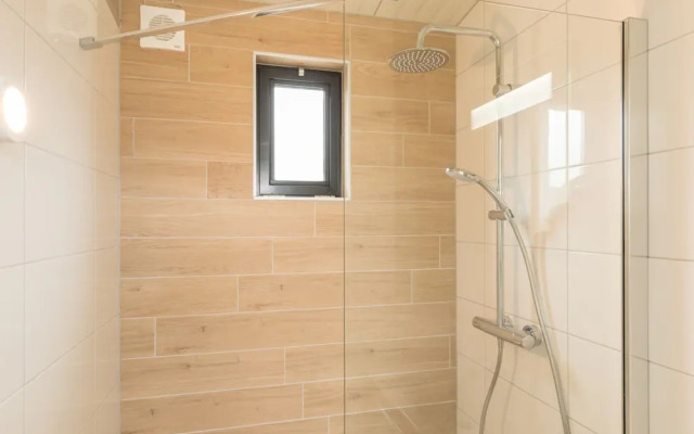 Comfy Lodge with Microwave Oven near Beach