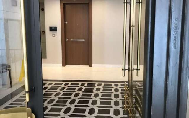 Stylish Flat Near Trendy Attractions in Beyoglu