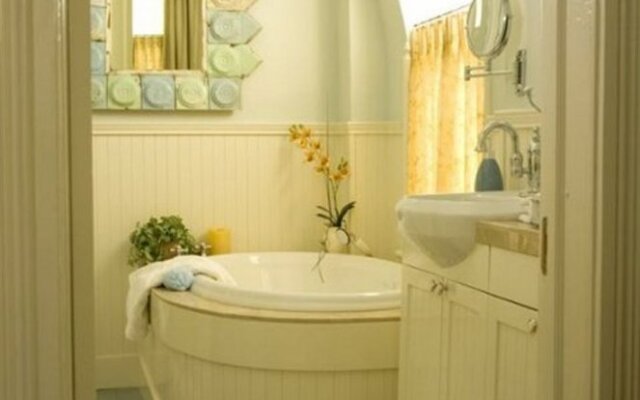 Silver Queen Bed and Breakfast