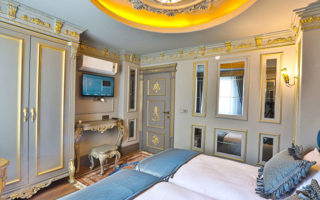 Real King Suite Hotel