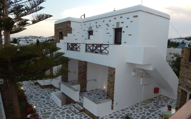Tinos Suites & Apartments