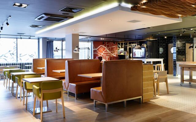 Holiday Inn London Brentford Lock by IHG