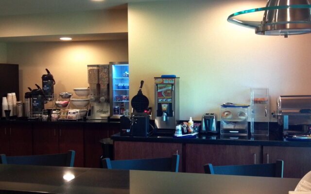 Cobblestone Hotel & Suites - Knoxville