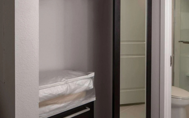 Sonesta ES Suites Fairfax Fair Lakes