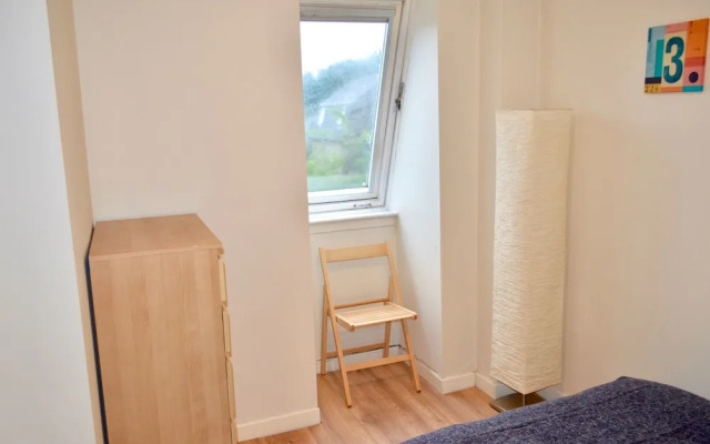 Spacious and Light 3 Bedroom Flat in Scenic Canonmills