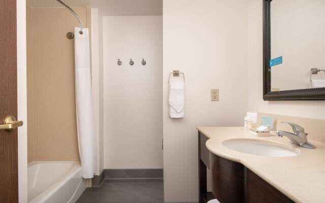 Отель Hampton Inn & Suites Lake City
