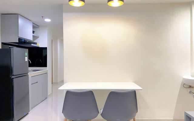 Modern Look 2Br Meikarta Apartment