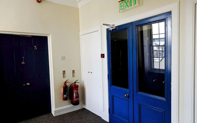 Silver Lining - Mile Apartments