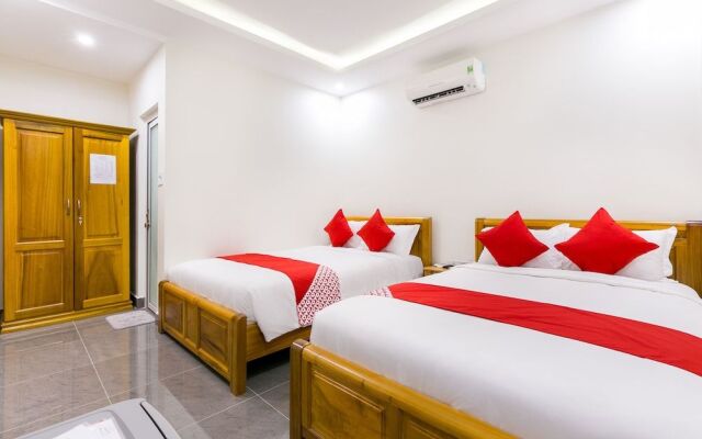 OYO 365 Rose Hotel
