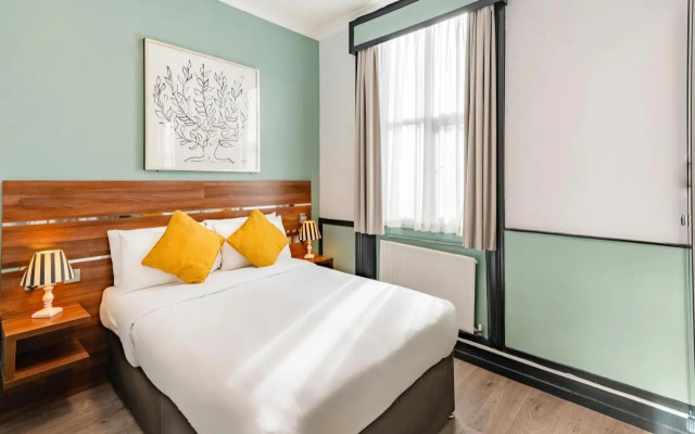 Huttons Hotel, Victoria London