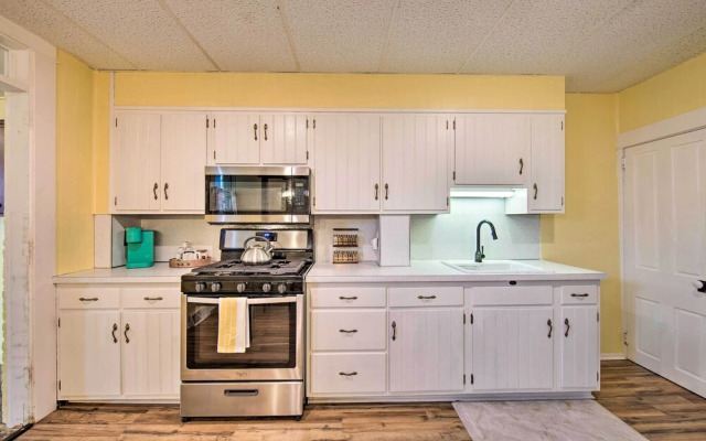 Central Lancaster Home < 1 Mi to Downtown!