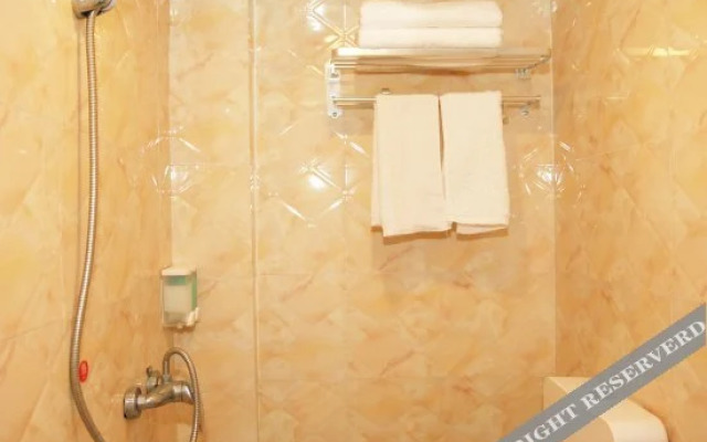Qingwan Hostel (Chongqing Daping Metro Station Store)