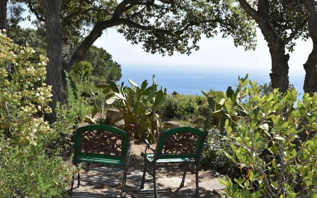 Belvilla by OYO Villa Alexa