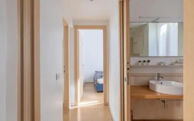 Iflat Navona White And Stylish Apartment