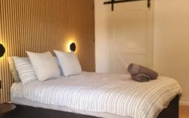 Alcorn Garden Studio Main House Attached-Dog friendly 2 mins walk to beach – Guest Rooms – Suffolk Park