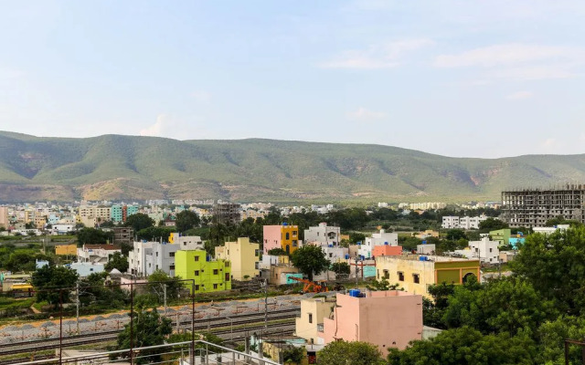 OYO 6660 near Railway Station