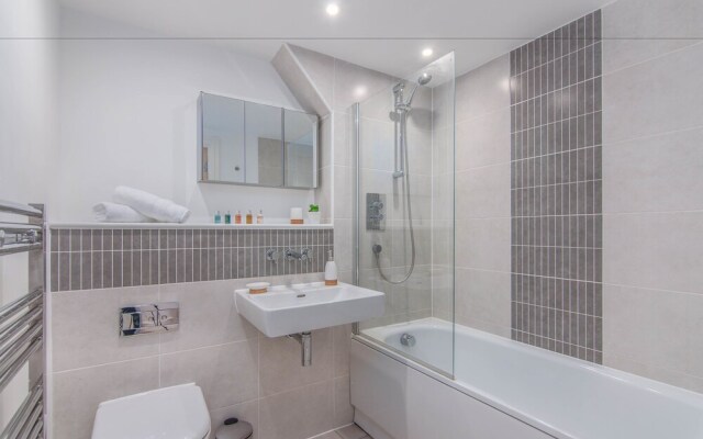 Executive Stansted Airport Apartment