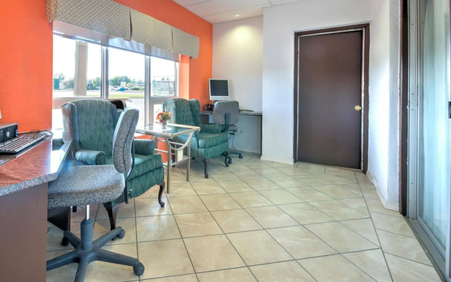 Motel 6 Lethbridge, AB