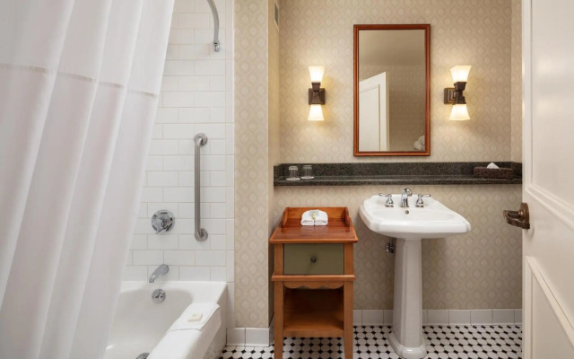 St. Eugene Golf Resort & Casino