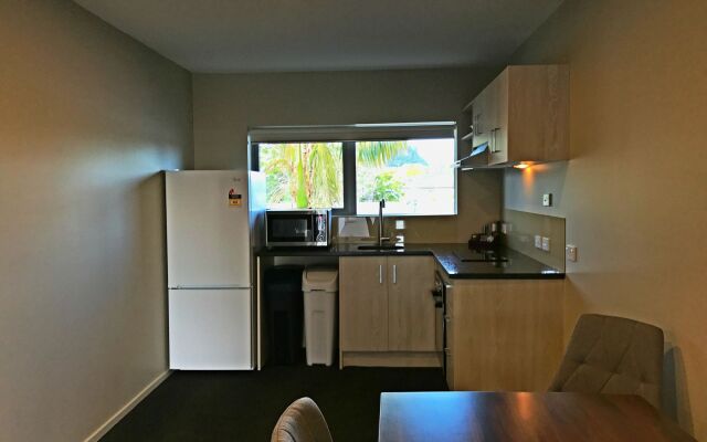 Ellerslie Palms Motel